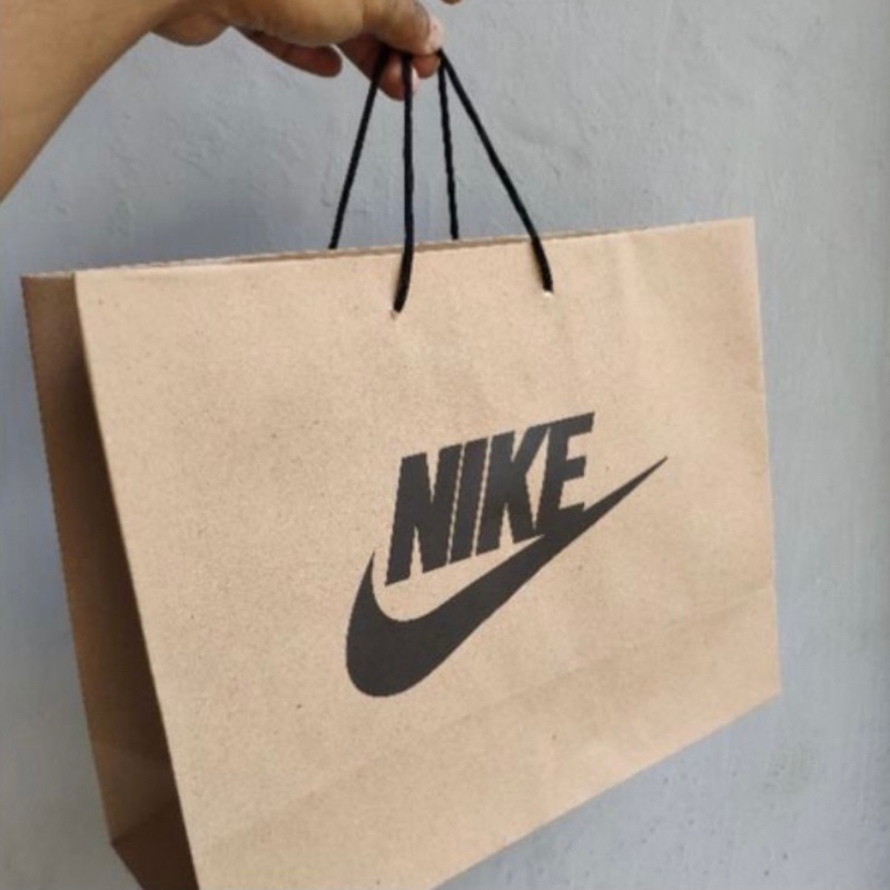 PAPER BAG TAS PEMBUNGKUS UNTUK LAPISAN BOX SEPATU BIAR LEBIH ELEGAN DAN RAPI bISA JUGA DI BUAT TAS KADO