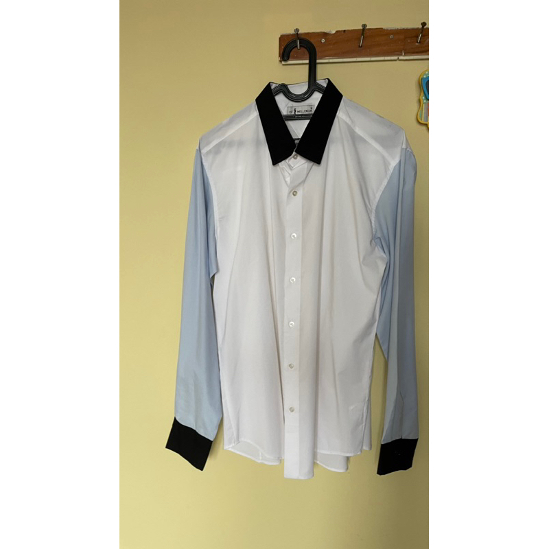 Kemeja Putih Oversize