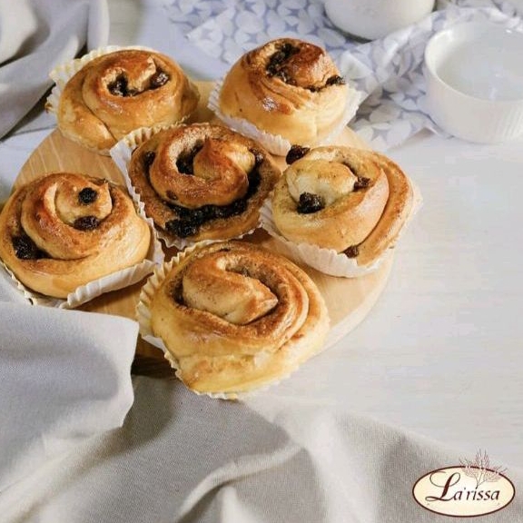 

Cinnamon roll larissa bakery