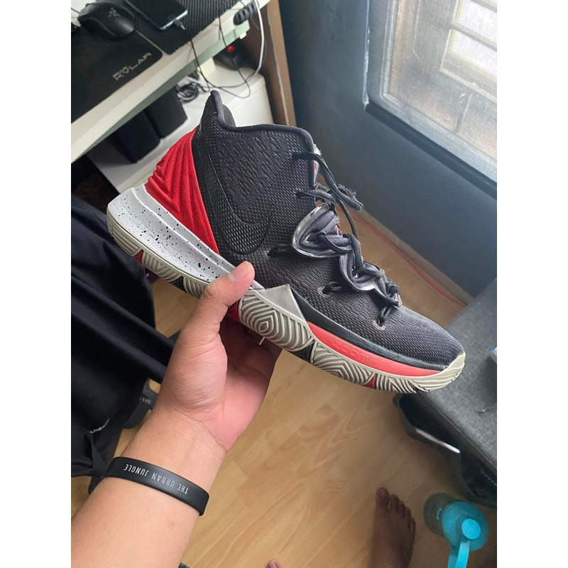 KYRIE 5 BRED