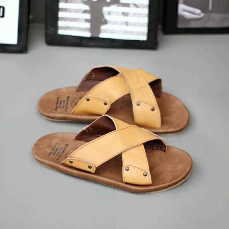 CEVANY XMIN Tan (KULIT ASLI) Sandal Kulit Pria Casual Santai Kerja Sendal Slide Ringan Anti Licin