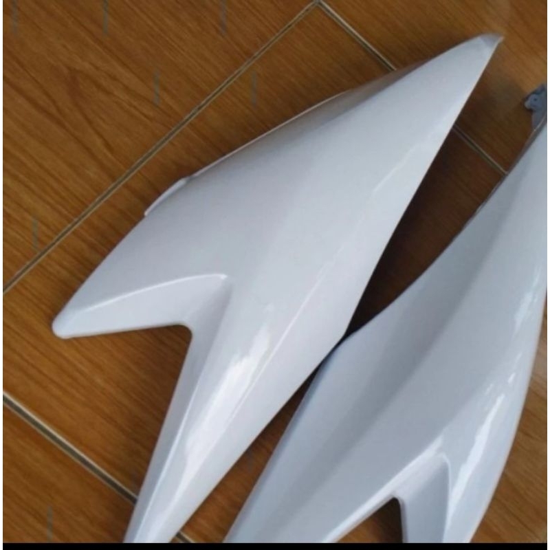 COVER BODY BELAKANG/BODY SAMPING HONDA BLADE LAMA 110 OLD WARNA PUTIH