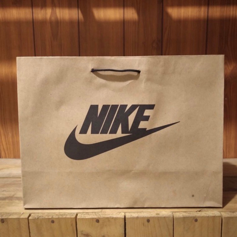 PAPER BAG TAS PEMBUNGKUS UNTUK LAPISAN BOX SEPATU BIAR LEBIH ELEGAN DAN RAPI bISA JUGA DI BUAT TAS KADO