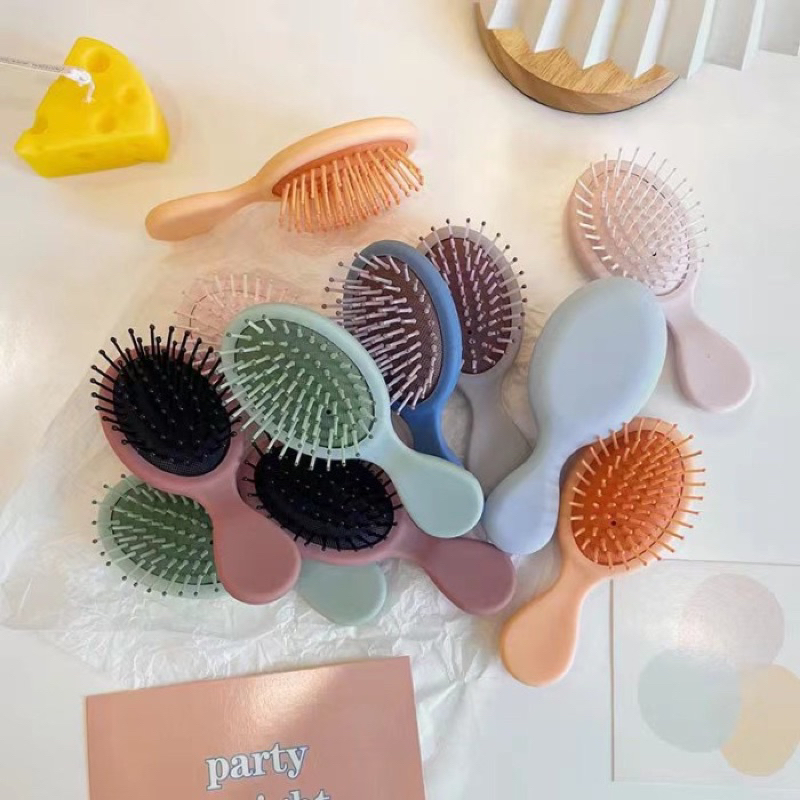 Sisir Gagang Anak Karakter Bentuk Oval Anti Kusut Warna Pastel Bahan Silikon