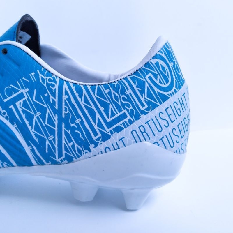 sepatu sepakbola/ sepatu sepakbola biru