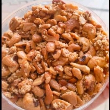 

Kacang Mede Patahan Matang 1 Toples