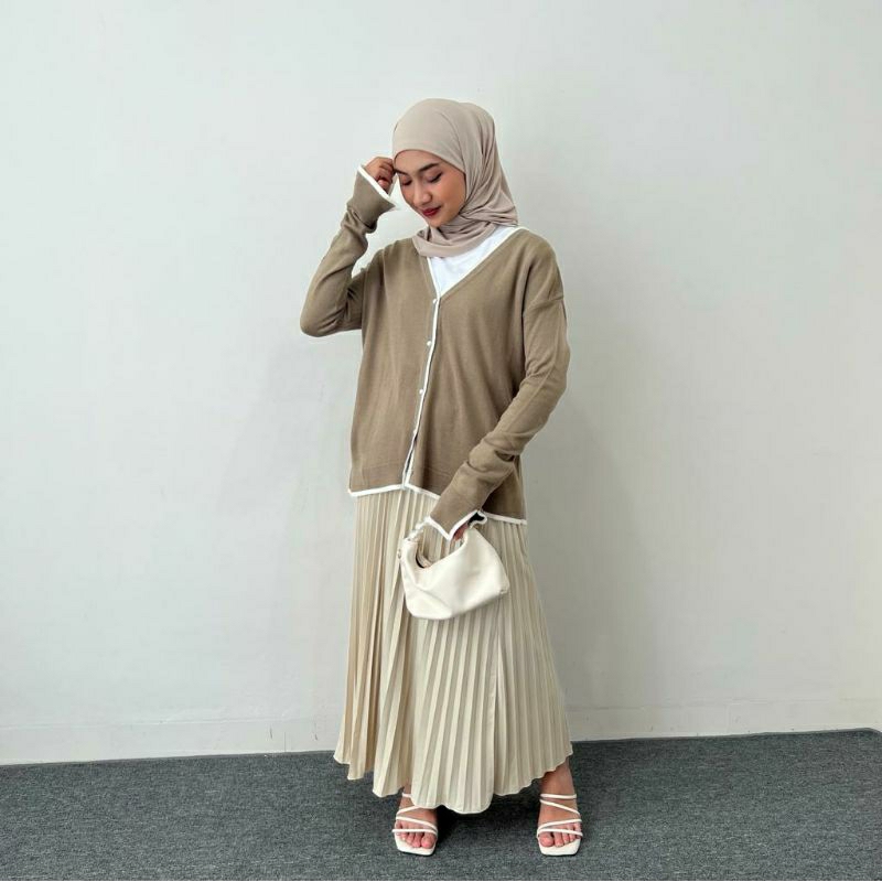 CHOI KNIT CARDI (READY STOCK)