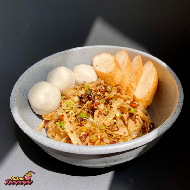 

Bakmi Kesayangan - Singapore Fish Ball Noodle Komplit - Bakmi Lebar