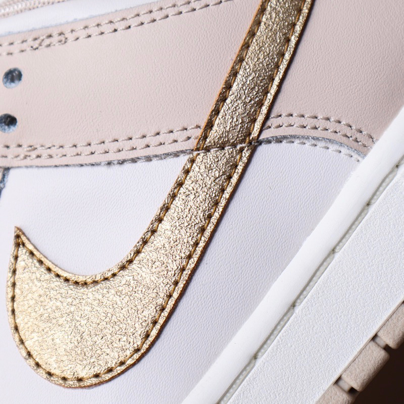 Dunk Low Phantom Metallic Gold