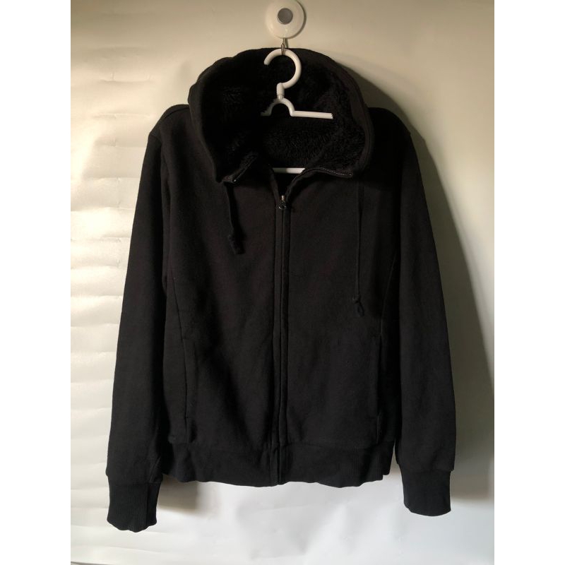 sherpa dalam UNIQLO black