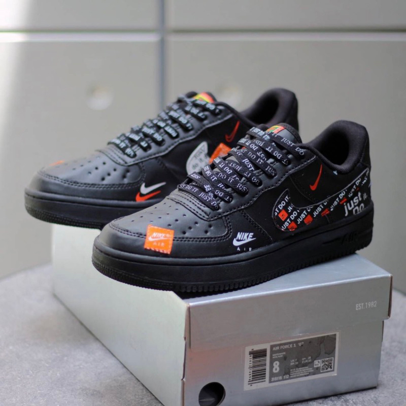 SEPATU HITAM PRIA DAN WANITA NK3 A!R FORC3 1 JUST DO IT SNEAKERS KASUAL GAYA MASA KINI TERLARIS BUAT SEPATU TONGRONGAN ANTI SLIP ANTI LICIN KELUARAN TERBARU