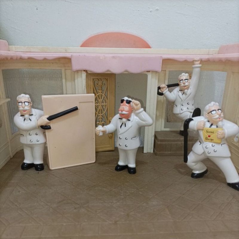 mainan action figure kakek kfc maxx preluv