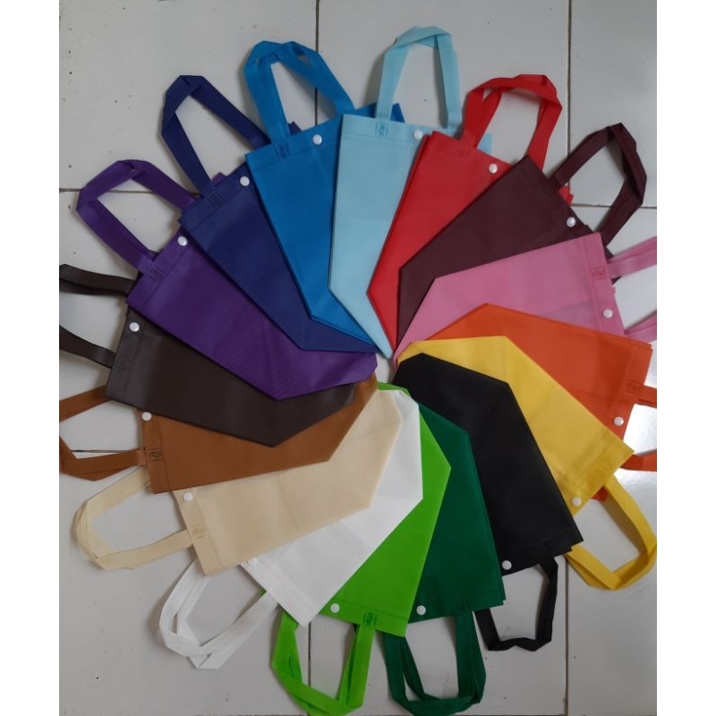 

Goodie bag polos kancing hantaran kotak 20x20