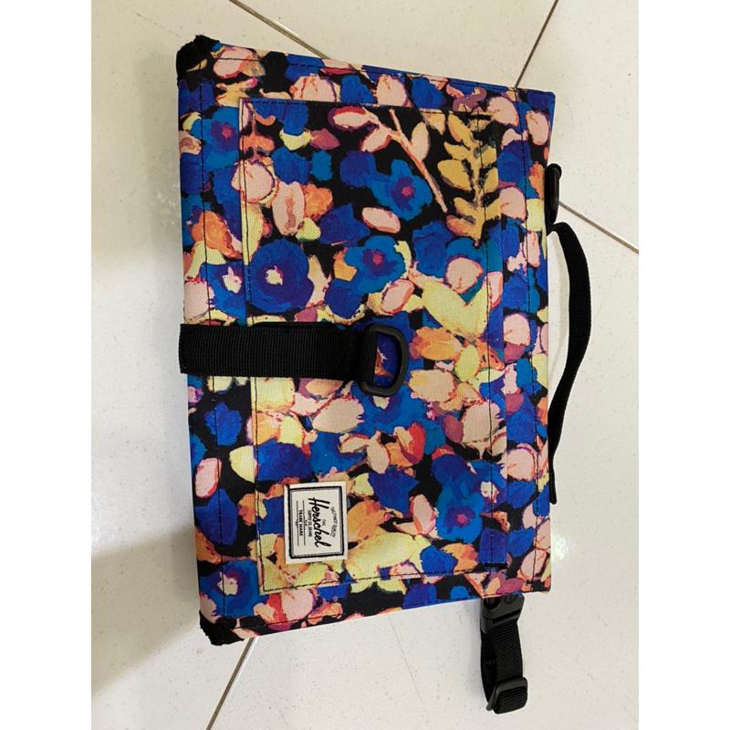 herschel baby changing station preloved