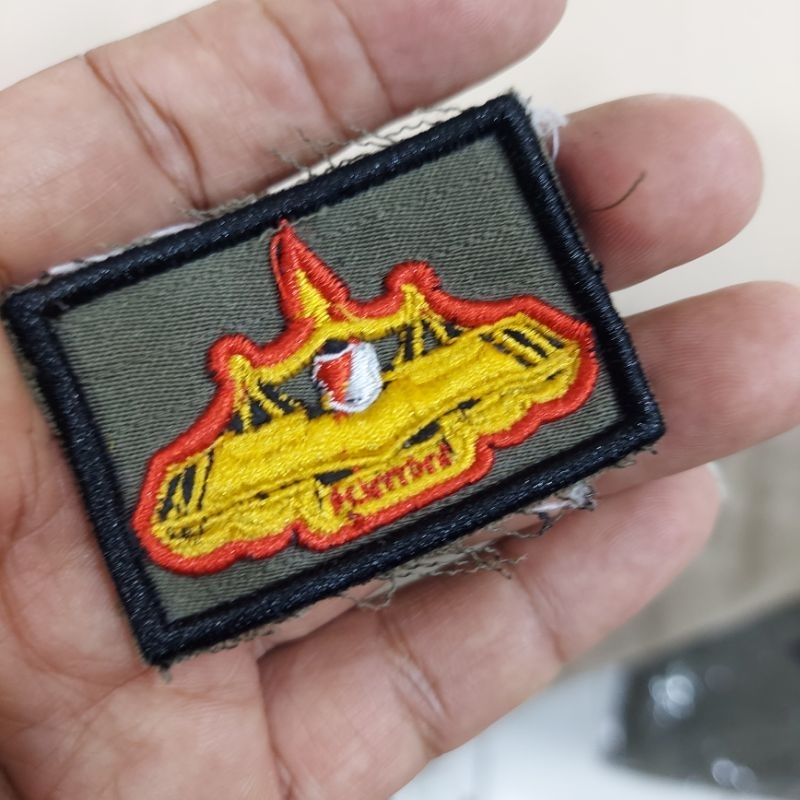 Tanda jabatan bordir timbul