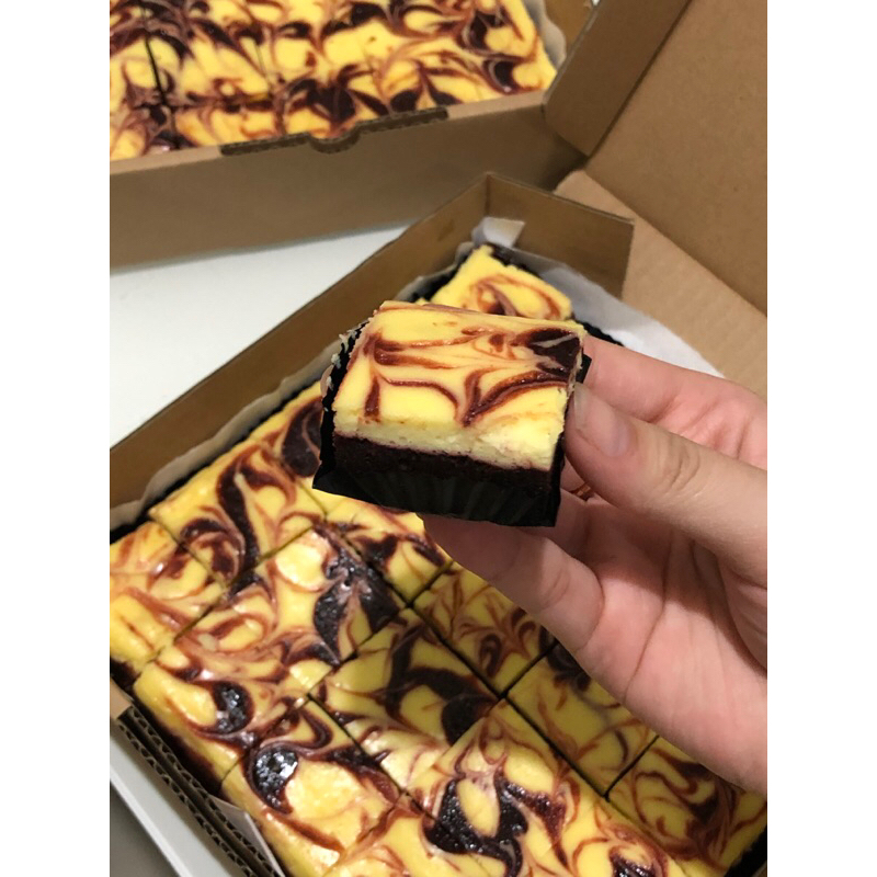 

Bonne Apettie - Redvelvet Brownie Cheesecake Large