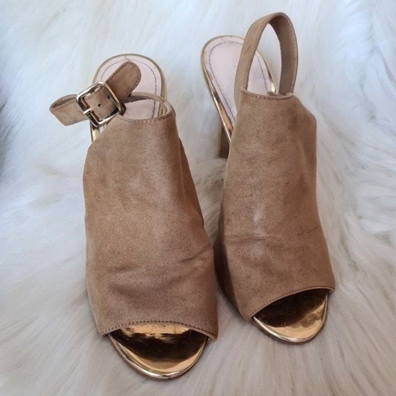 SEPATU SANDAL CHARLES &amp; KEITH PRELOVED ORI