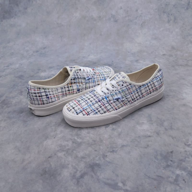 VANS AUTHENTIC WOVEN PLAID