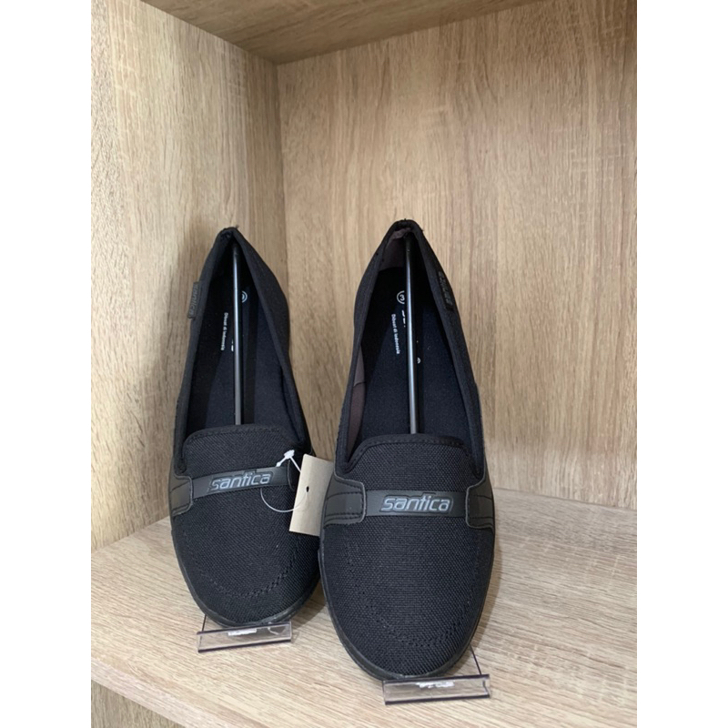 sepatu wanita slip on warna hitam ,slip on santica