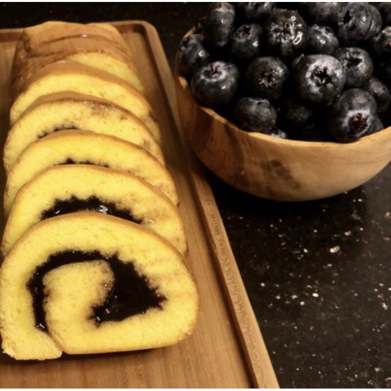 

Bolu Gulung Medan WhenCake Rasa Blueberry (Panjang)