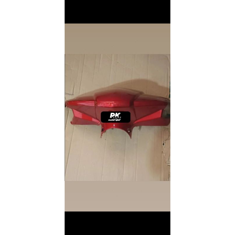 batok kepala depan motor honda vario lama 110 warna merah marun.