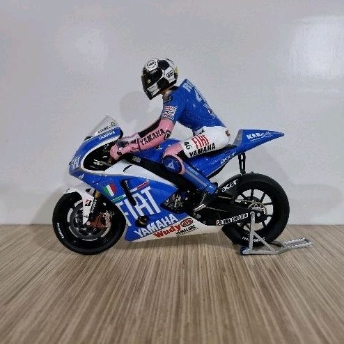 Minichamps Yamaha YZR-M1.Valentino Rossi 2008 Barcelona. "Rare"