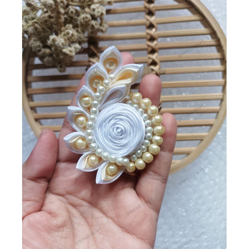 bros kanzashi "mawar mutiara" / bros handmade / bros pita satin