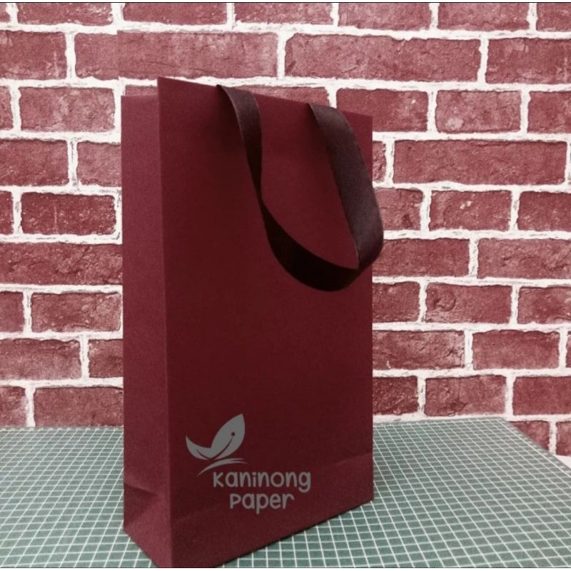 

[ KANINONG ] Paper Bag Merah Maroon / Paper Bag Fancy Tebal / Goodie Bag Merah Maroon / Goodie Bag Tebal - 18X8X31