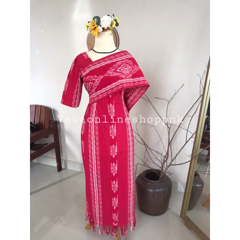 dress etnik tenun model saree india merah