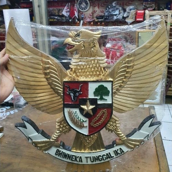 

Logo Garuda Kayu Ukuran 40cm