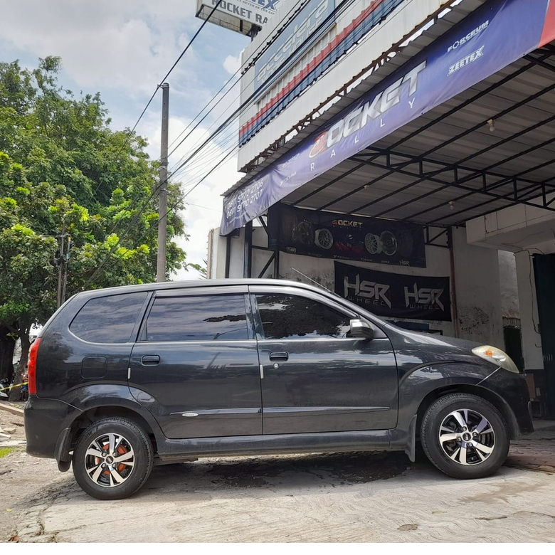 Velg mobil racing ring 14 pas di mobil avanza xenia kijang