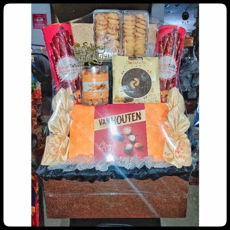 

PARCEL HAMPERS LEBARAN - NATAL & TAHUN BARUSpecial Edition - Bread Talk coklat Vanhouten