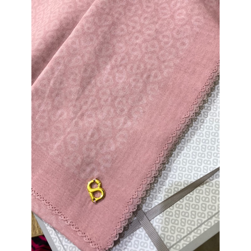 tapis square bubble gum preloved