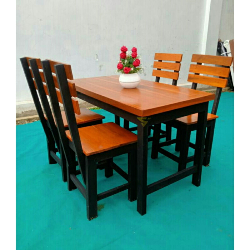 Mejja makan caffe meja makan restoran,meja alfamart meja kayu 4kursi  trrbuat dari kayu akasia