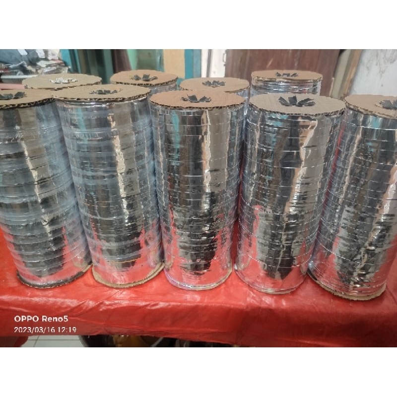 Tali perak pengusir burung