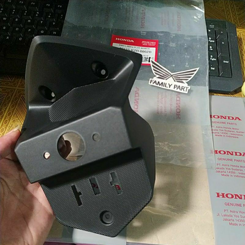 Tutup Lampu Plat Nomor Belakanh Vario 125 Lama Ori AHM 80115KZR600ZB 80115-KZR-600ZB