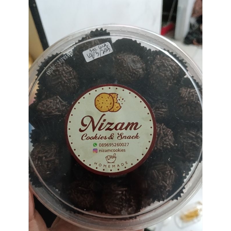 

Bola bola coklat cookies | Chocoballs