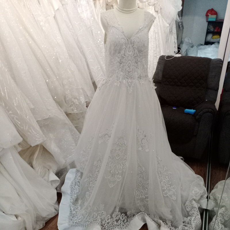 gaun wedding/ wedding gaun / preloved dari BRIdal / gaun prewedd/ wedding gaun/preloved dari BRIdal/