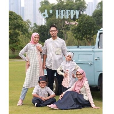 Sarimbit Dannis D'Happy Family