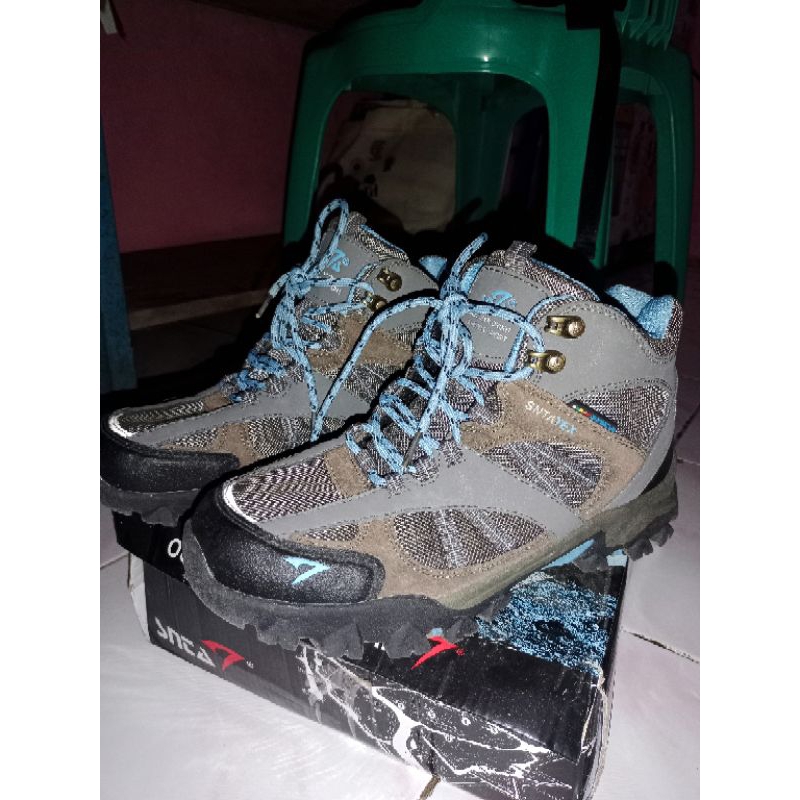 SEPATU OUTDOOR SNTA (SECOND)