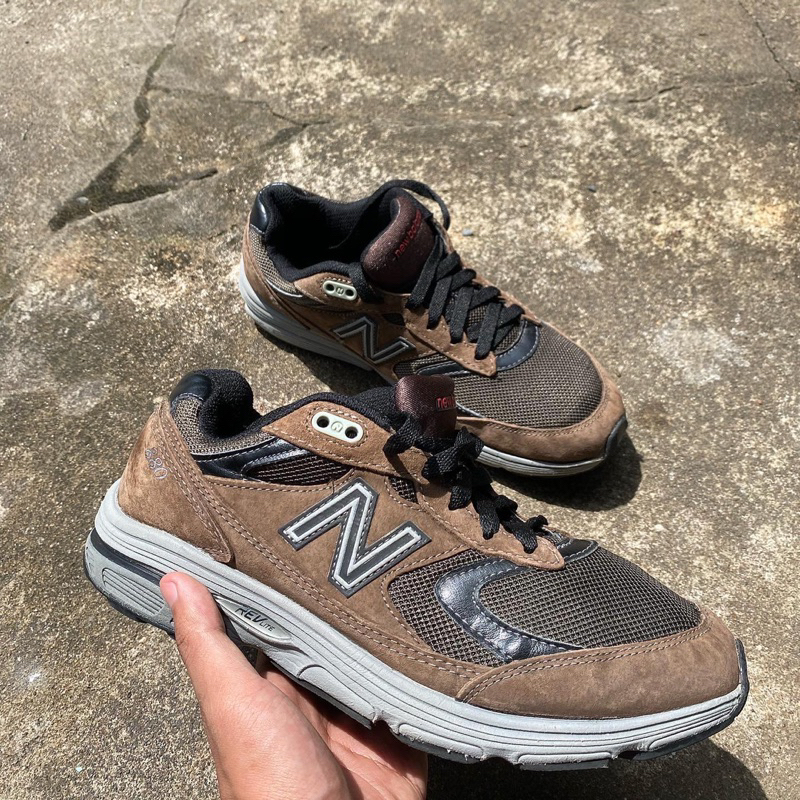 NB 880