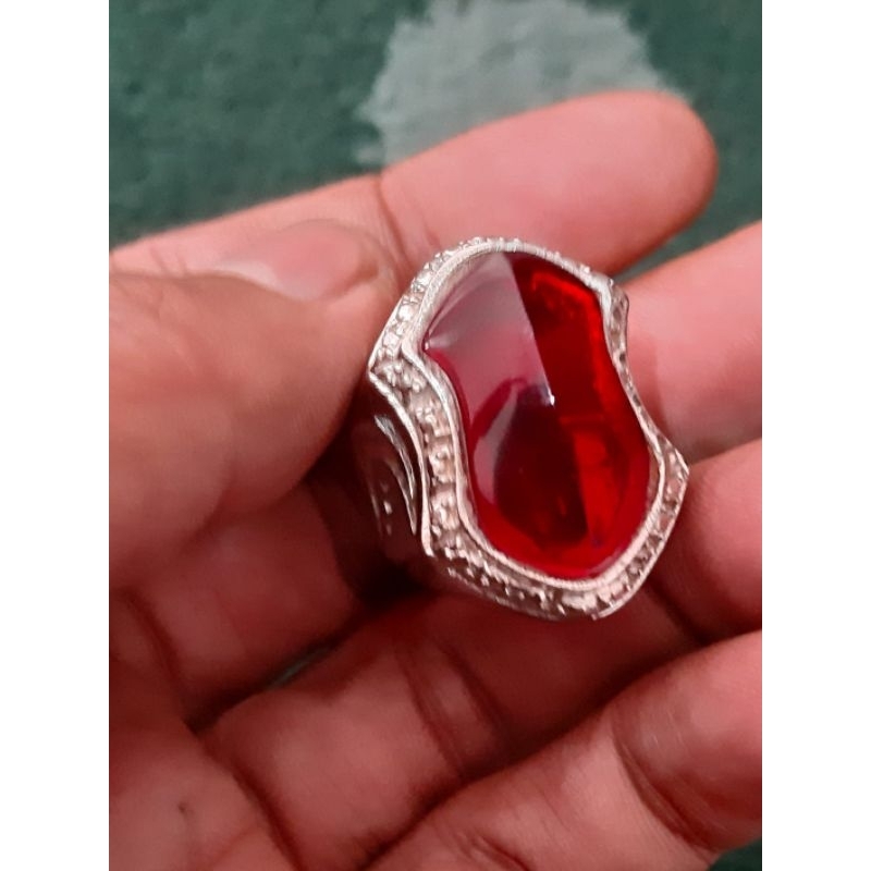 cincin batu merah delima