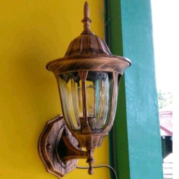 Lampu tempel dinding minimalis