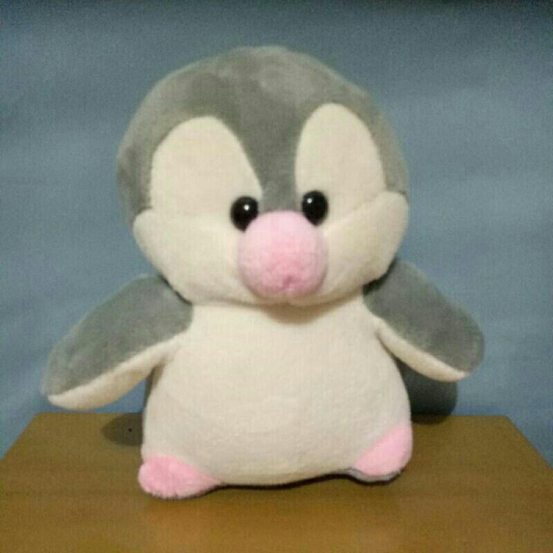 Boneka pinguin abu abu