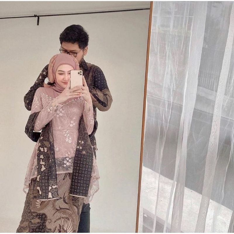 BATIK EXPRESS Kebaya Couple Maura Couple - Sania Ruffle Batik Couple Ori Ndoro Jowi DNT Garansi - Shopee Couple Ezula Dusty