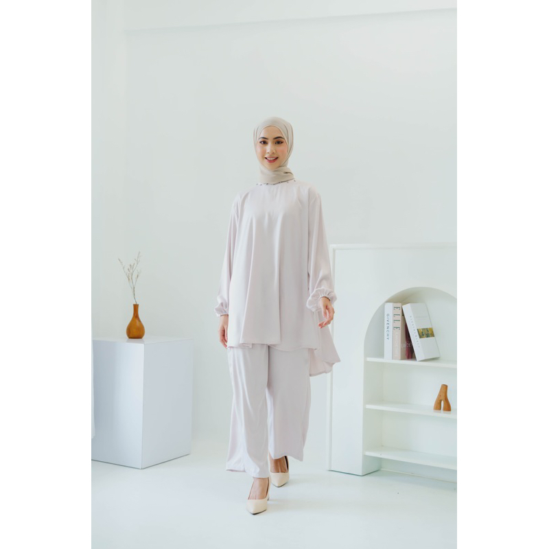 One Set Setelan Tunik Kaia Silk - Hitammanisstore