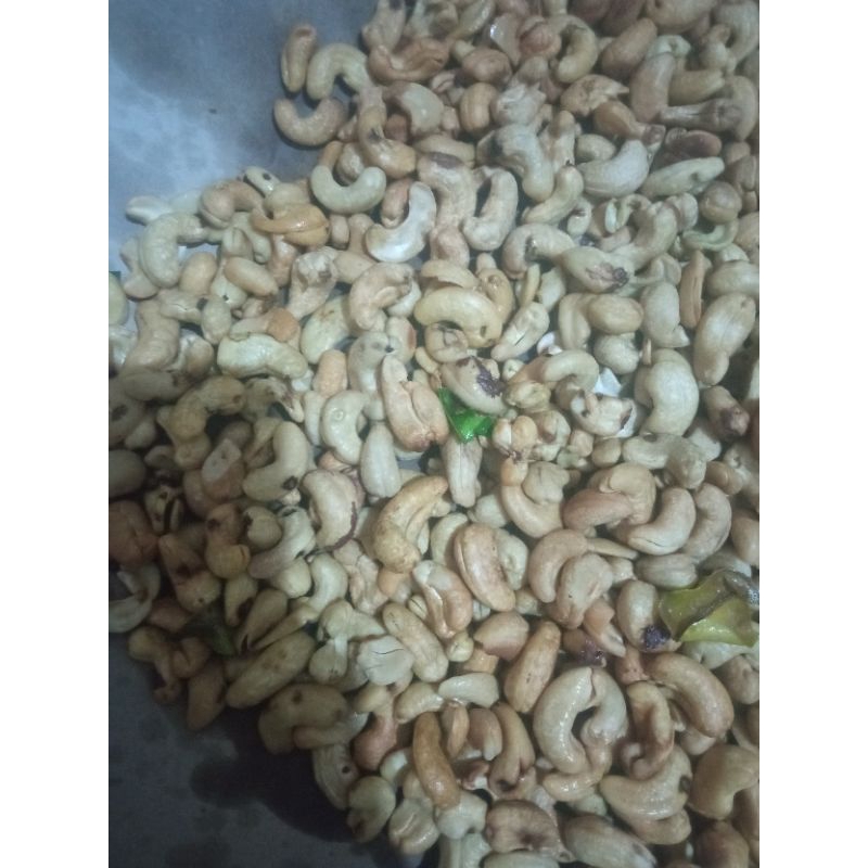 

kacang mede utuh