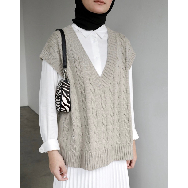 Preloved Cable knit vest by SABA MODEST