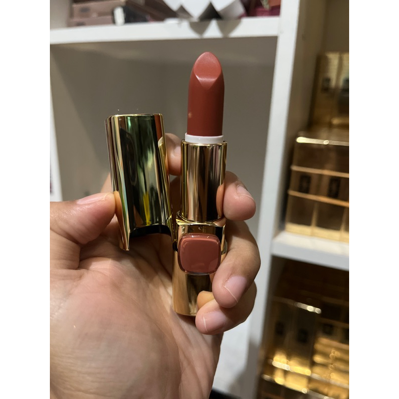 Lipstick L’Oréal Color Riche Khusus No 618 (George V Caramel)