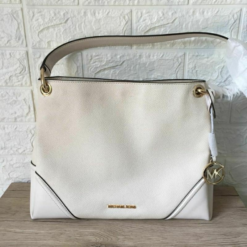 Michael Kors Nicole Medium Shoulder Bag in leather cream